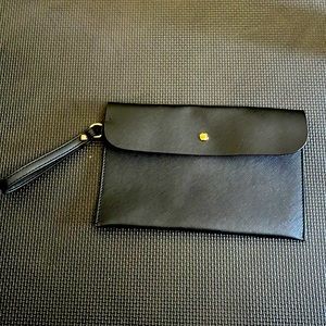 Black wristlet